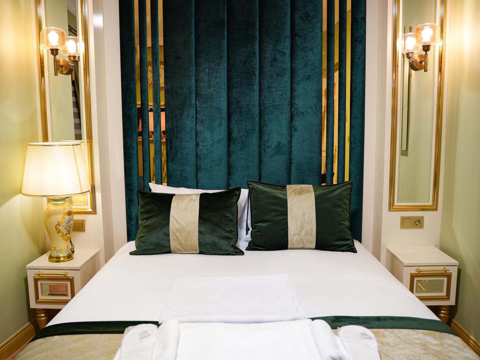 Whitemoon Hotel Suites Taksim Истанбул Екстериор снимка