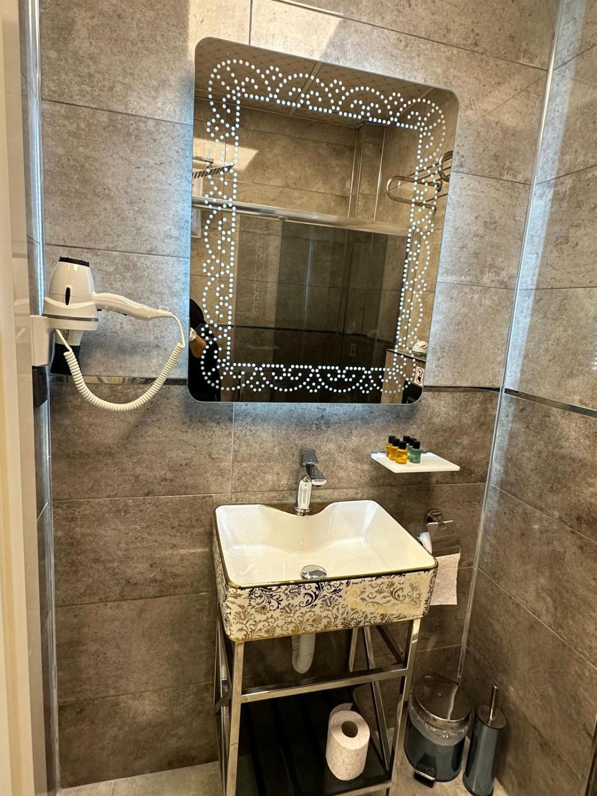 Whitemoon Hotel Suites Taksim Истанбул Екстериор снимка