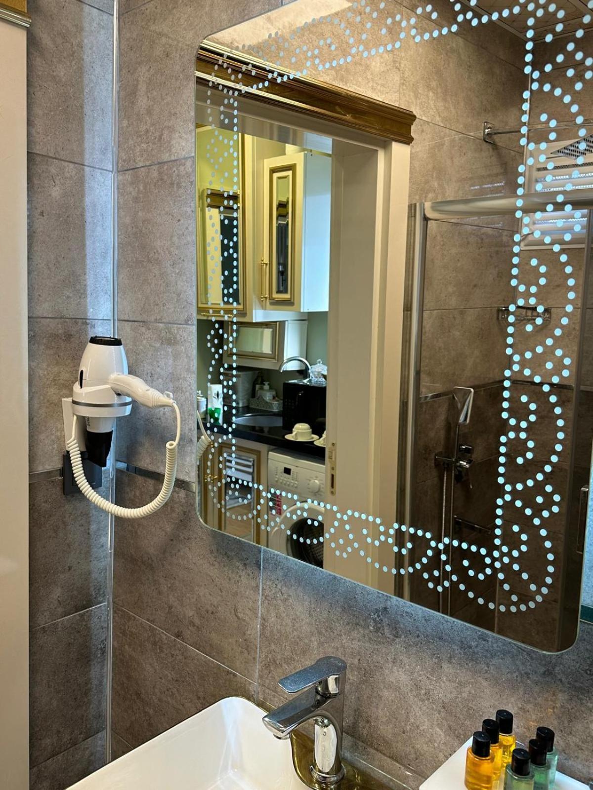 Whitemoon Hotel Suites Taksim Истанбул Екстериор снимка